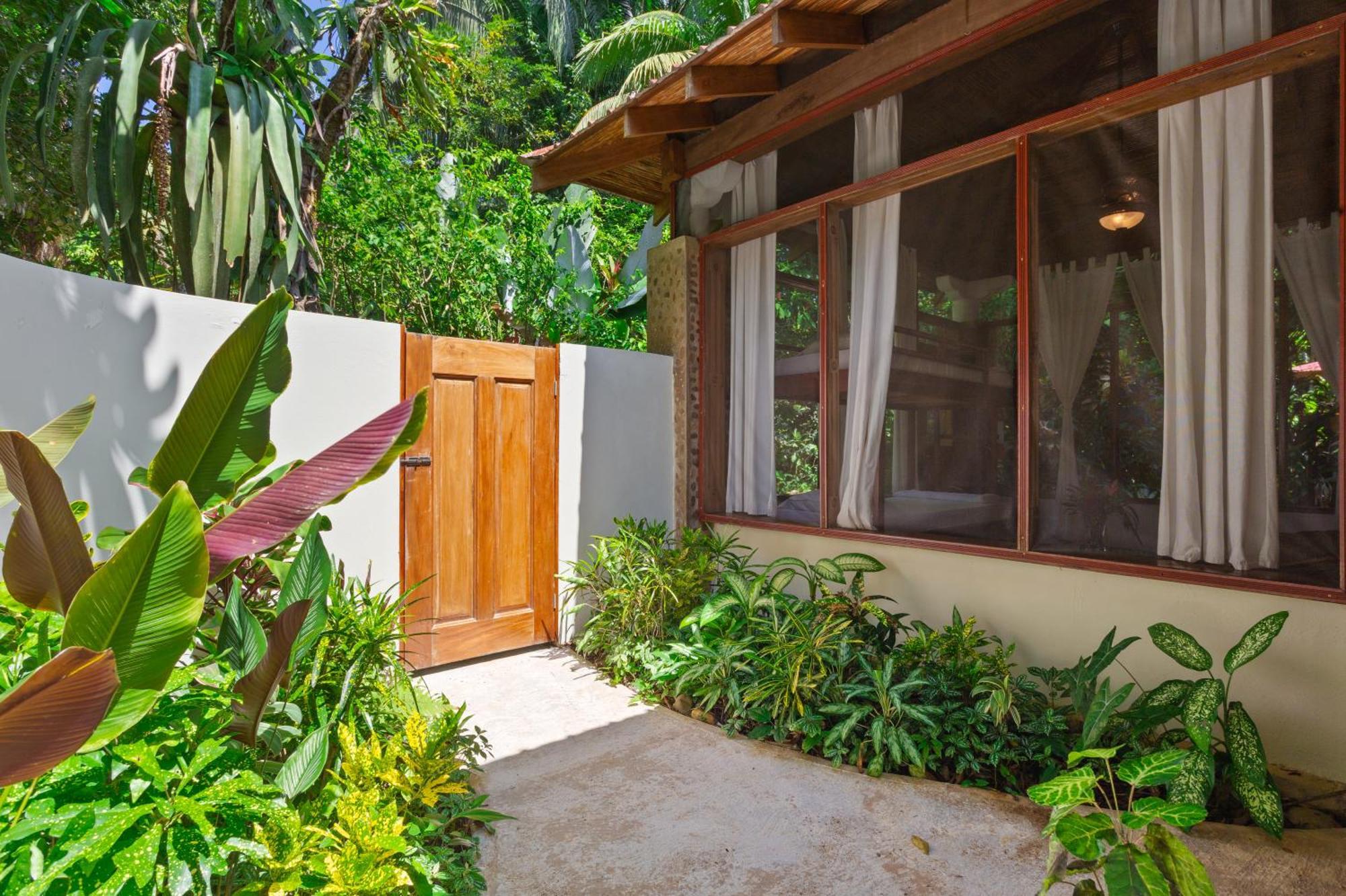 Ian Anderson Caves Branch Jungle Lodge Belmopan Exteriör bild